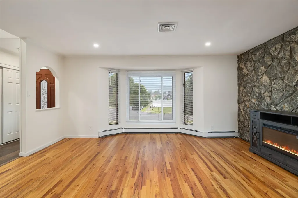 4100 Meadow Lane Seaford NY 11783