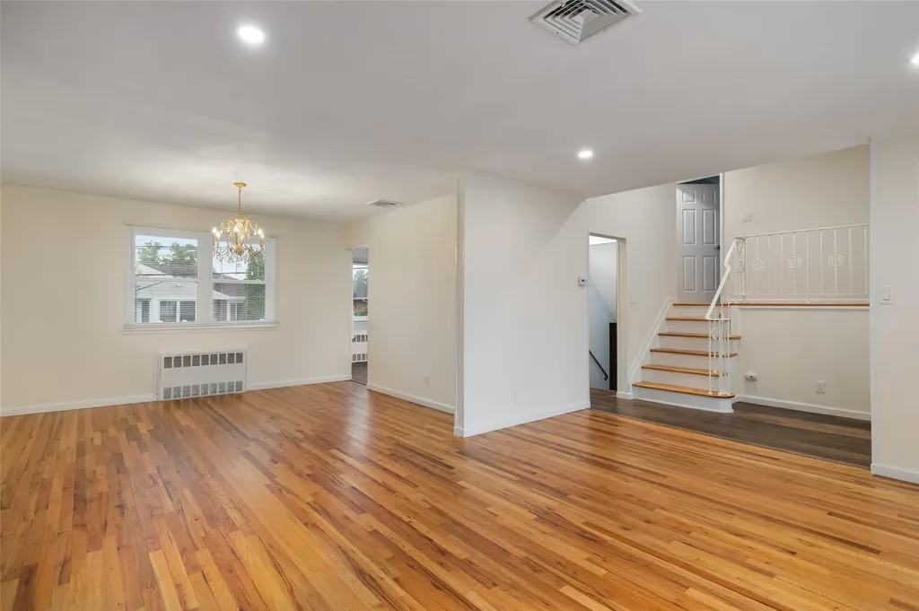 4100 Meadow Lane Seaford NY 11783