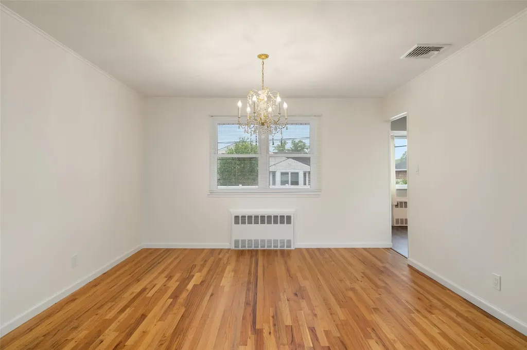 4100 Meadow Lane Seaford NY 11783