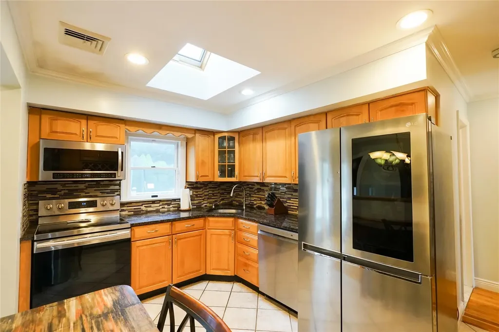 39 Ontario Avenue Plainview NY 11803