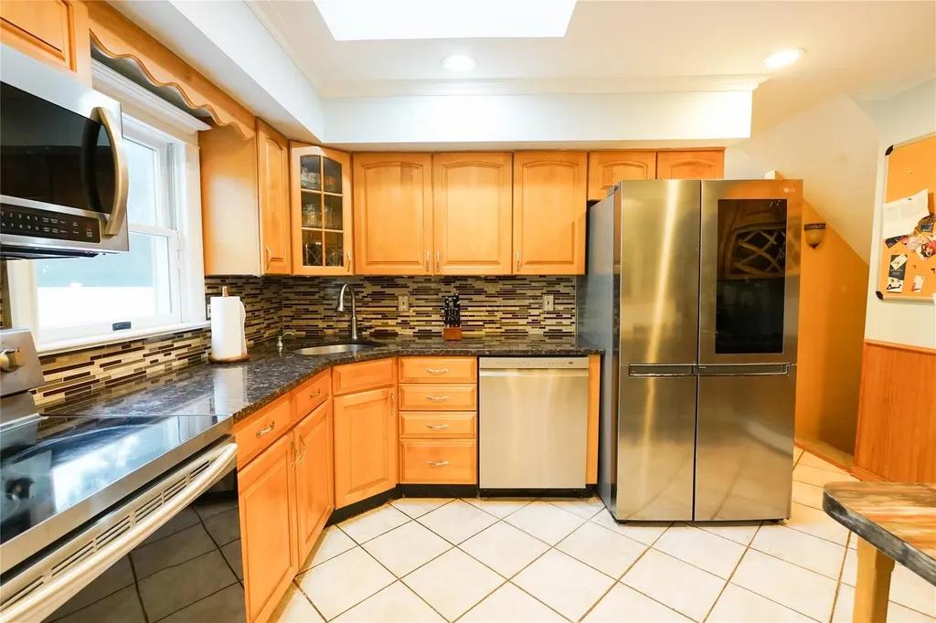 39 Ontario Avenue Plainview NY 11803
