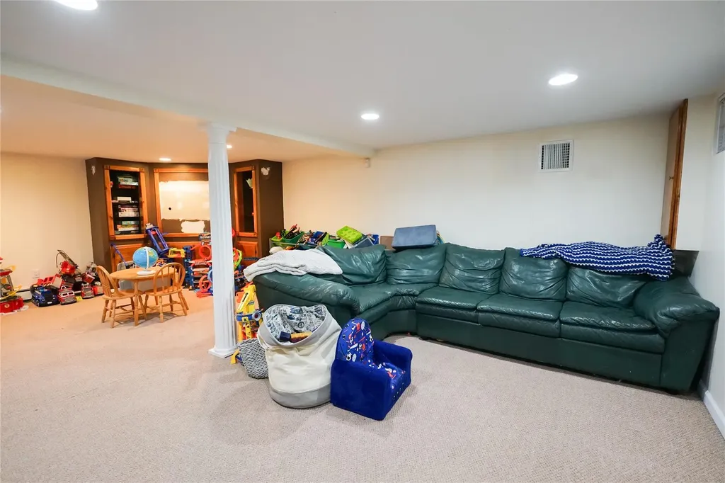 39 Ontario Avenue Plainview NY 11803