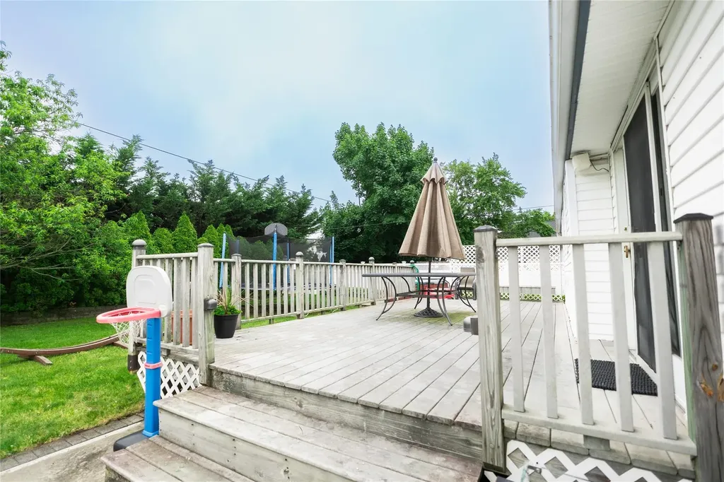 39 Ontario Avenue Plainview NY 11803