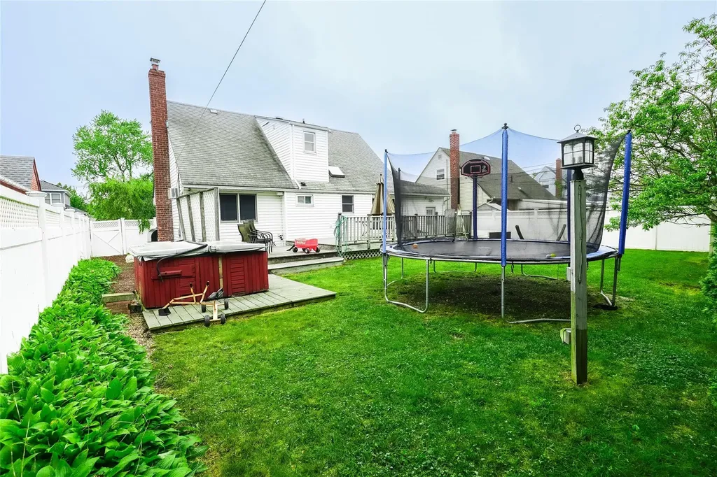 39 Ontario Avenue Plainview NY 11803