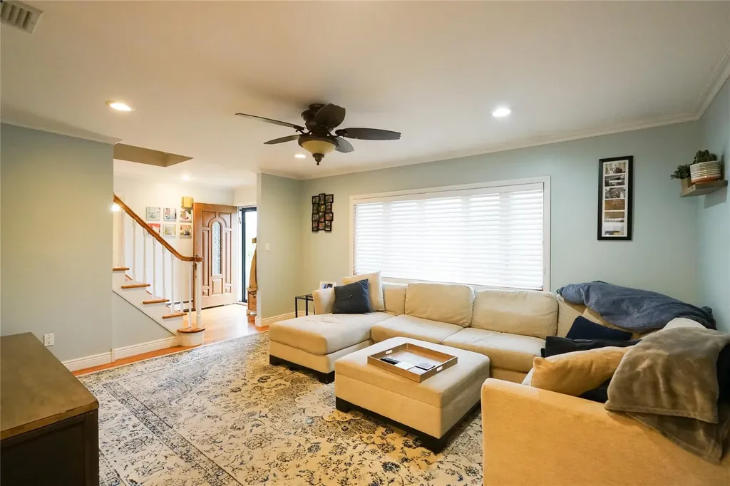 39 Ontario Avenue Plainview NY 11803