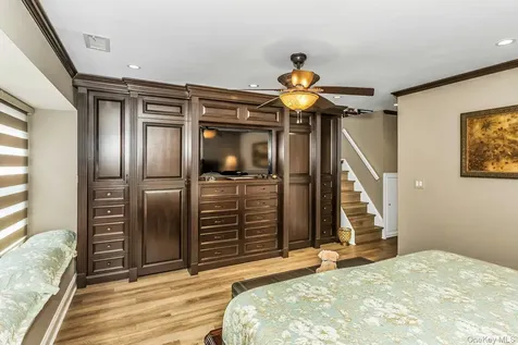 147 The Knoll Syosset NY 11791