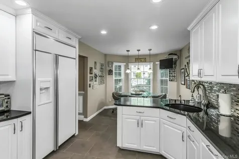 147 The Knoll Syosset NY 11791