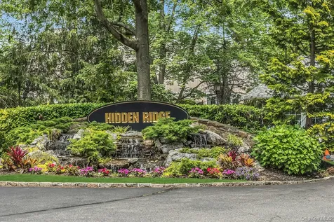 147 The Knoll Syosset NY 11791