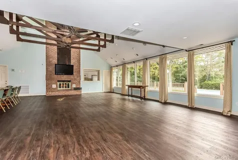 147 The Knoll Syosset NY 11791