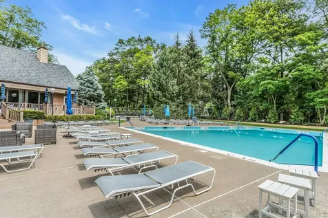 147 The Knoll Syosset NY 11791