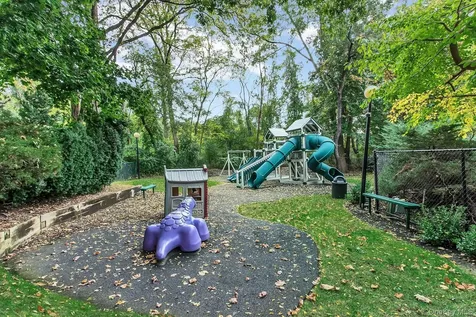 147 The Knoll Syosset NY 11791
