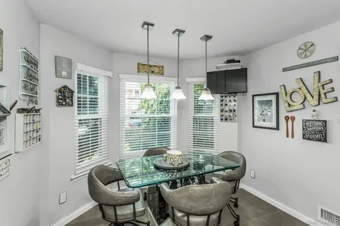 147 The Knoll Syosset NY 11791