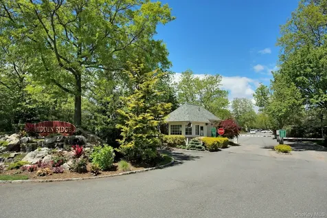 147 The Knoll Syosset NY 11791