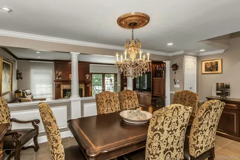 147 The Knoll Syosset NY 11791