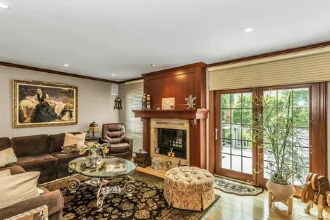 147 The Knoll Syosset NY 11791