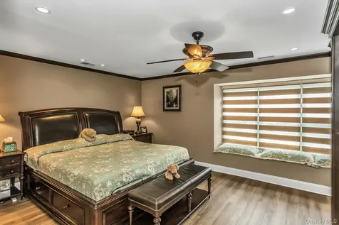 147 The Knoll Syosset NY 11791