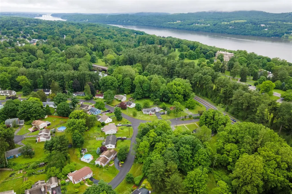 41 Circle Drive Hyde Park NY 12538