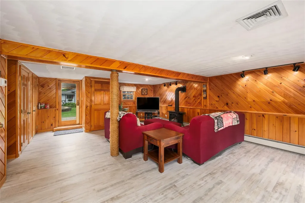 41 Circle Drive Hyde Park NY 12538