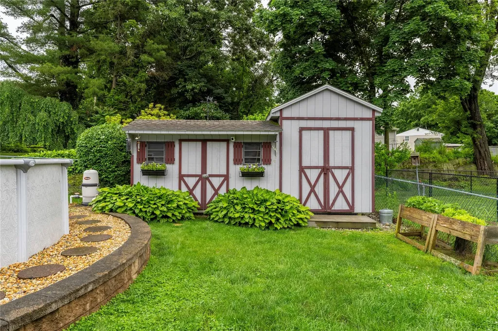 41 Circle Drive Hyde Park NY 12538