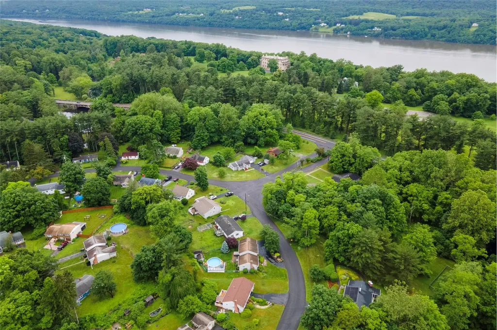 41 Circle Drive Hyde Park NY 12538