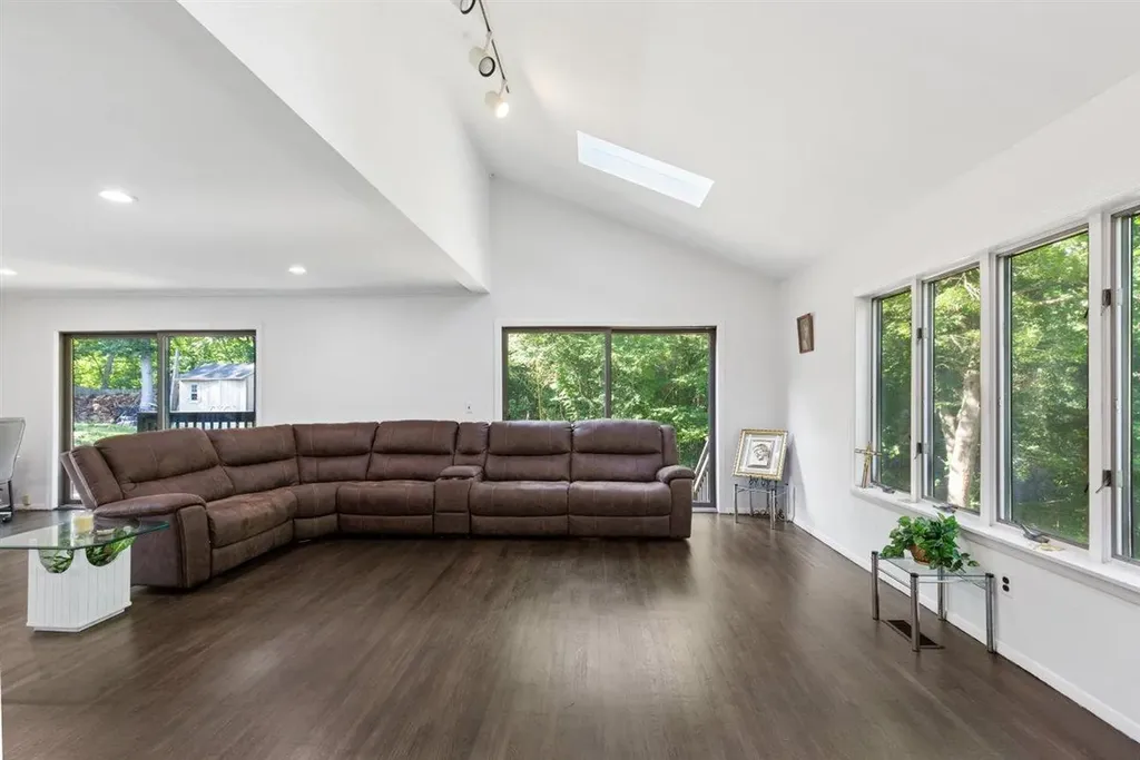 50 Noahs Path Rocky Point NY 11778