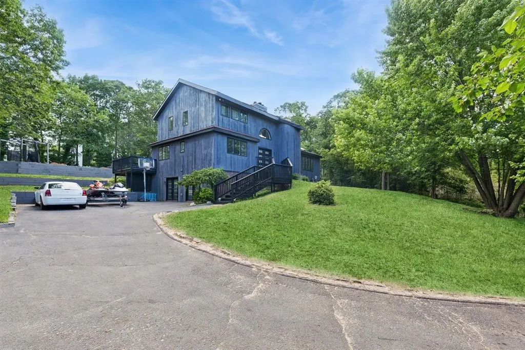 50 Noahs Path Rocky Point NY 11778