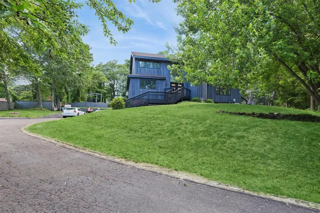 50 Noahs Path Rocky Point NY 11778