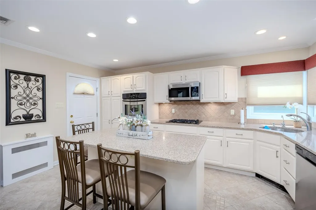 4 Underhill Avenue Syosset NY 11791