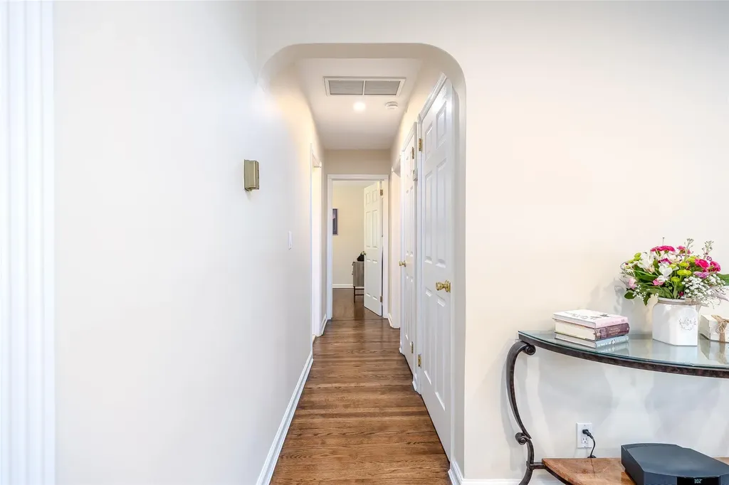 4 Underhill Avenue Syosset NY 11791