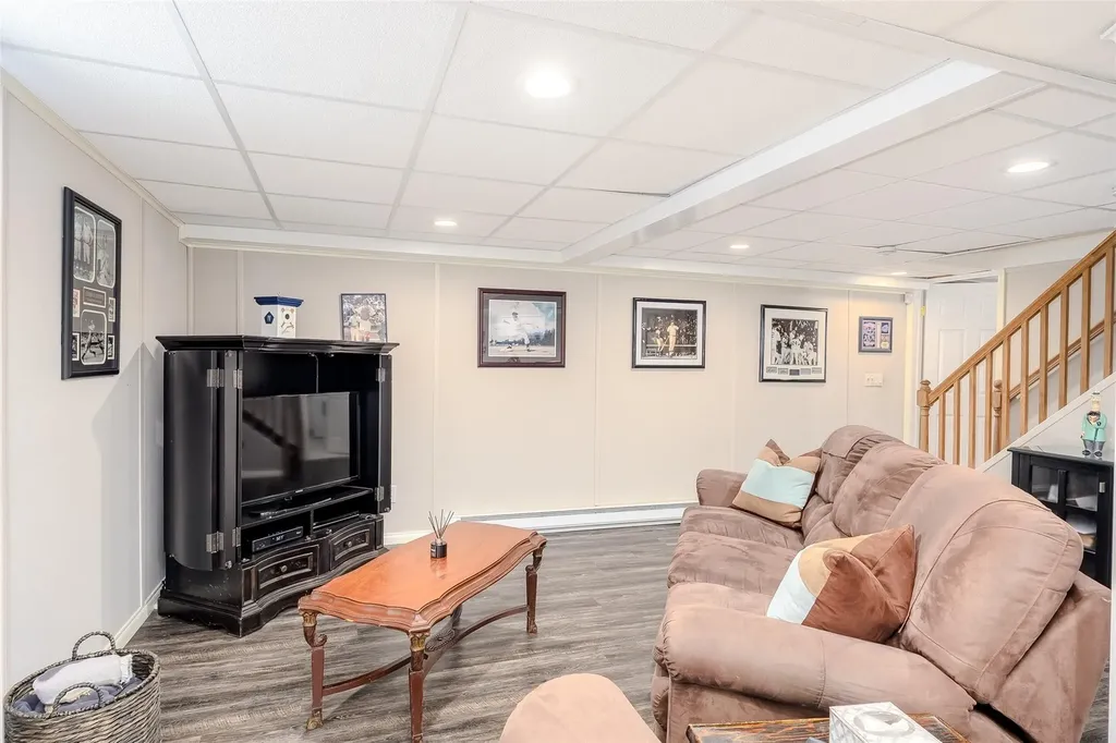 4 Underhill Avenue Syosset NY 11791