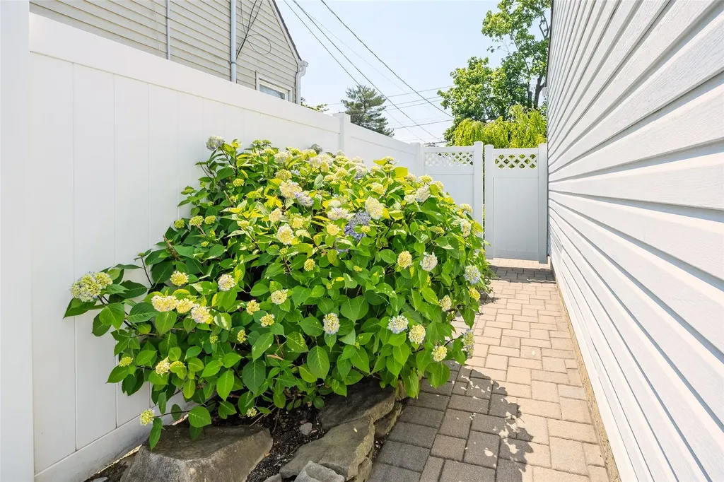 4 Underhill Avenue Syosset NY 11791