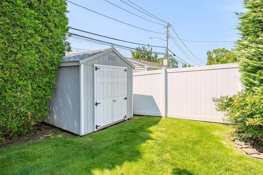4 Underhill Avenue Syosset NY 11791