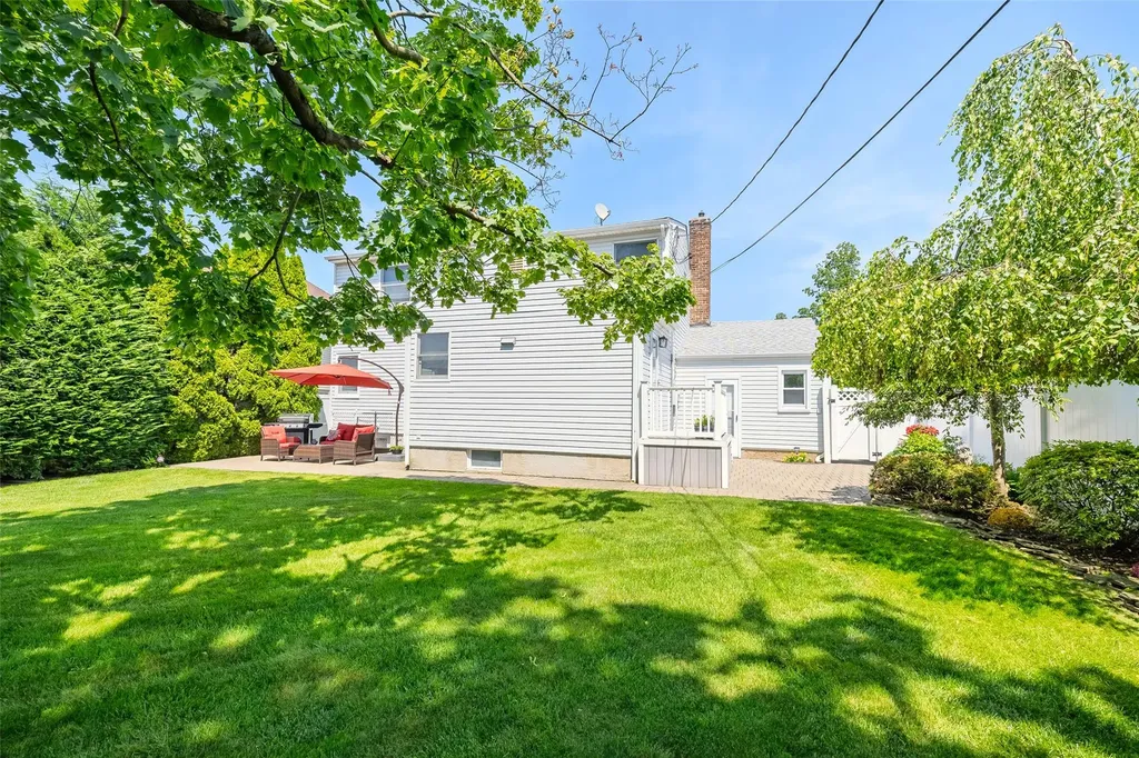4 Underhill Avenue Syosset NY 11791