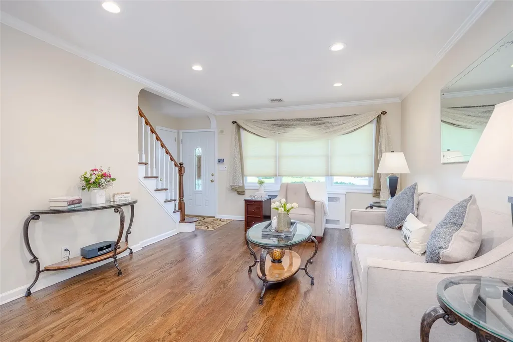 4 Underhill Avenue Syosset NY 11791