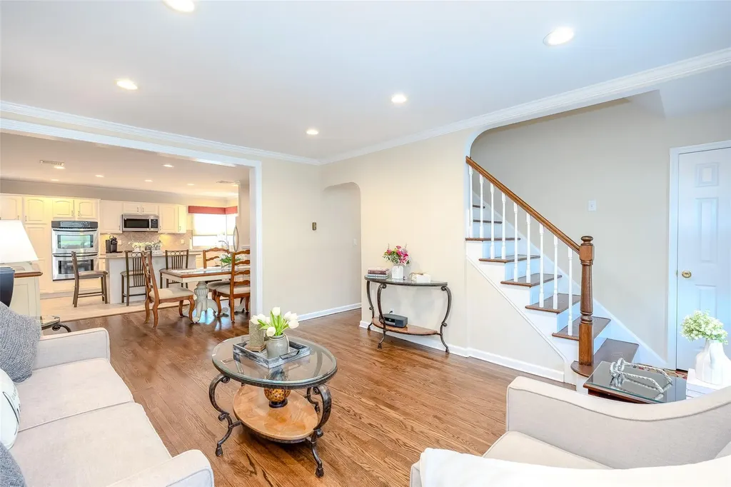 4 Underhill Avenue Syosset NY 11791