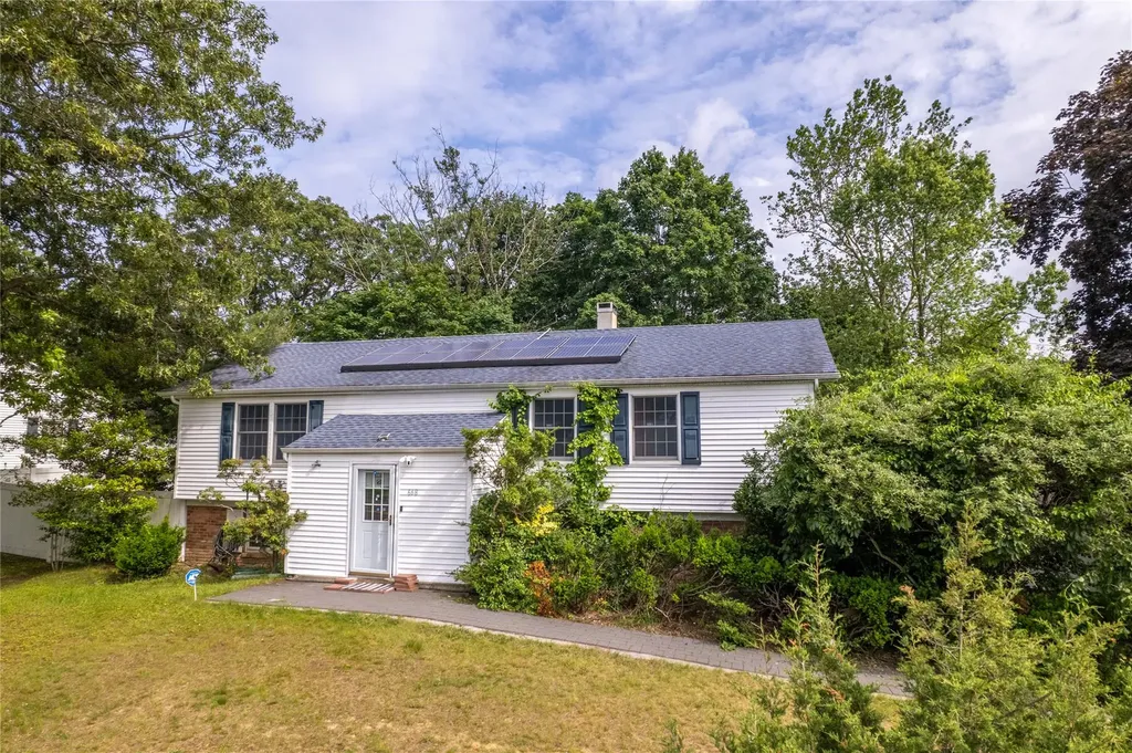 668 Hawkins Road E Coram NY 11727