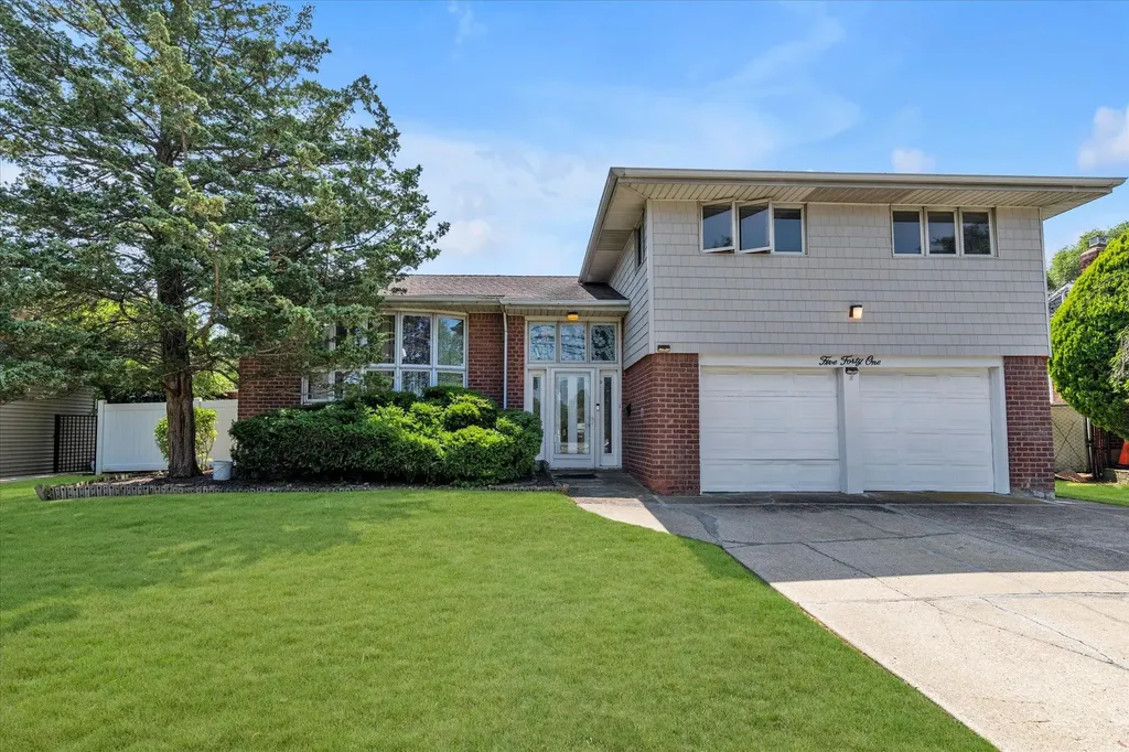 541 Woodbury Road Plainview NY 11803