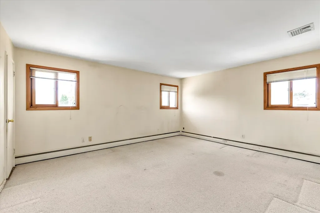 541 Woodbury Road Plainview NY 11803
