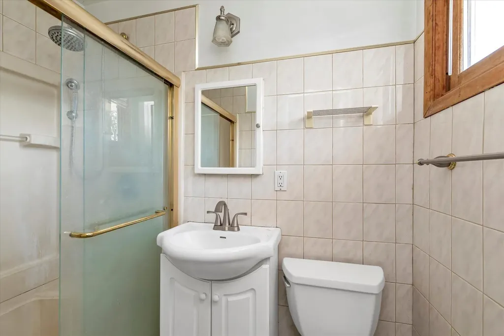 541 Woodbury Road Plainview NY 11803