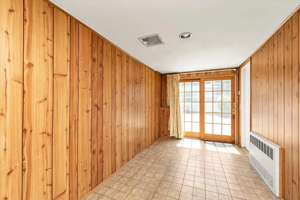 541 Woodbury Road Plainview NY 11803