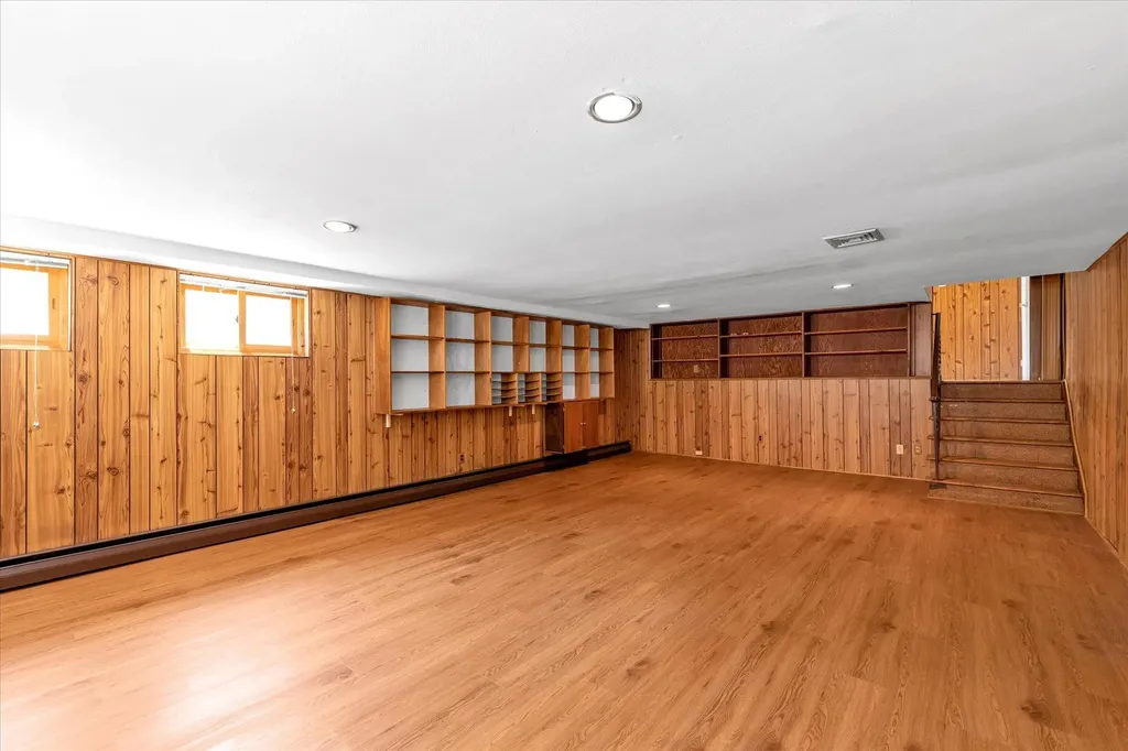 541 Woodbury Road Plainview NY 11803