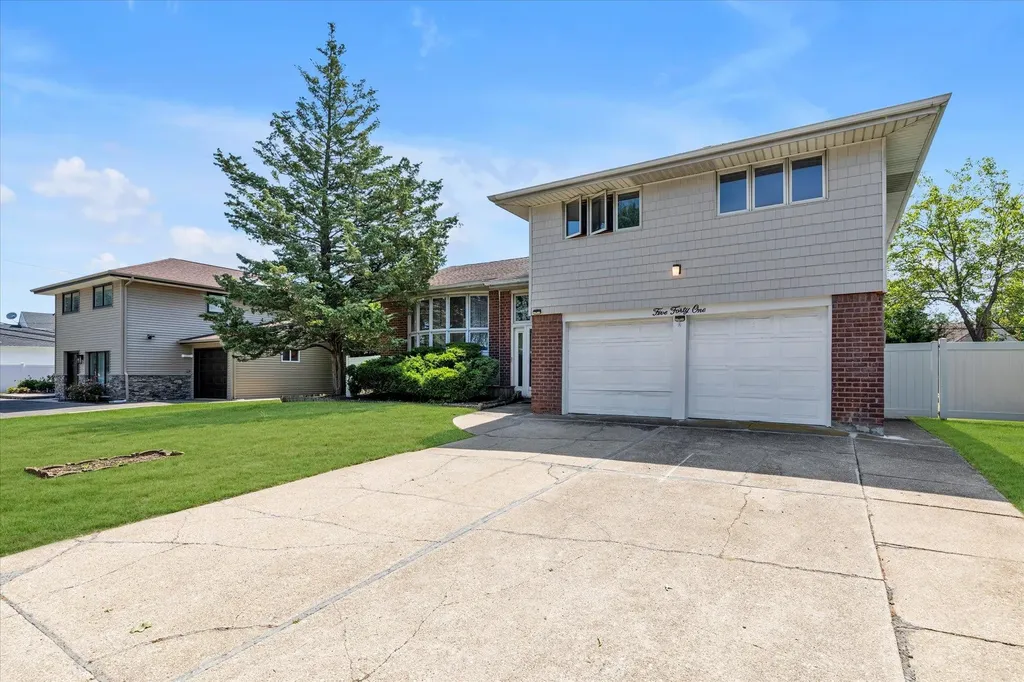 541 Woodbury Road Plainview NY 11803