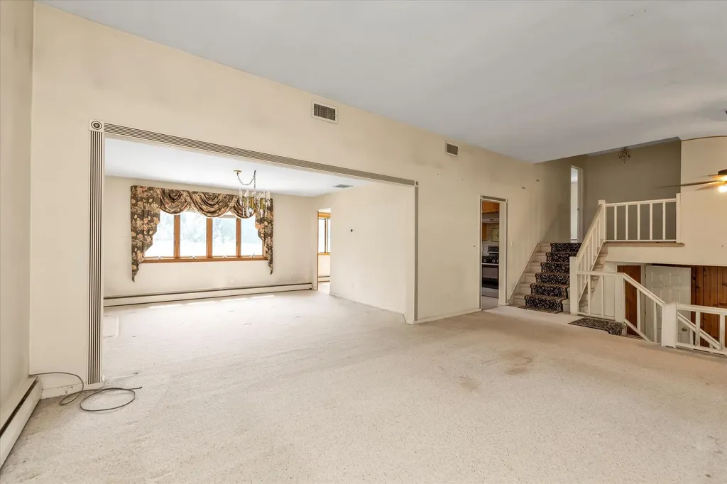 541 Woodbury Road Plainview NY 11803