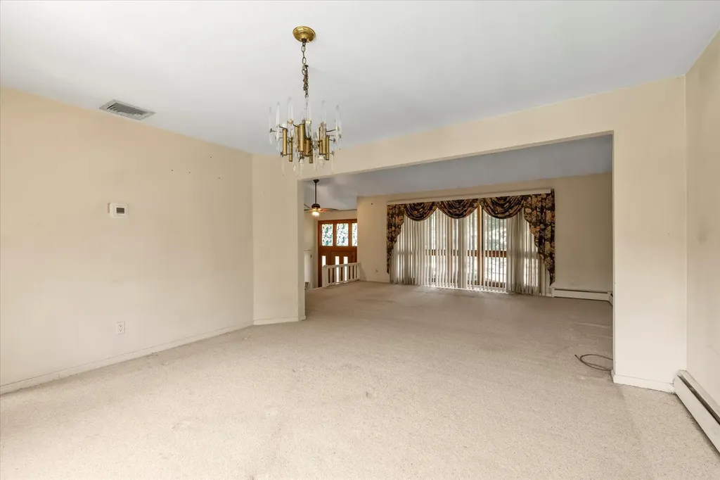 541 Woodbury Road Plainview NY 11803