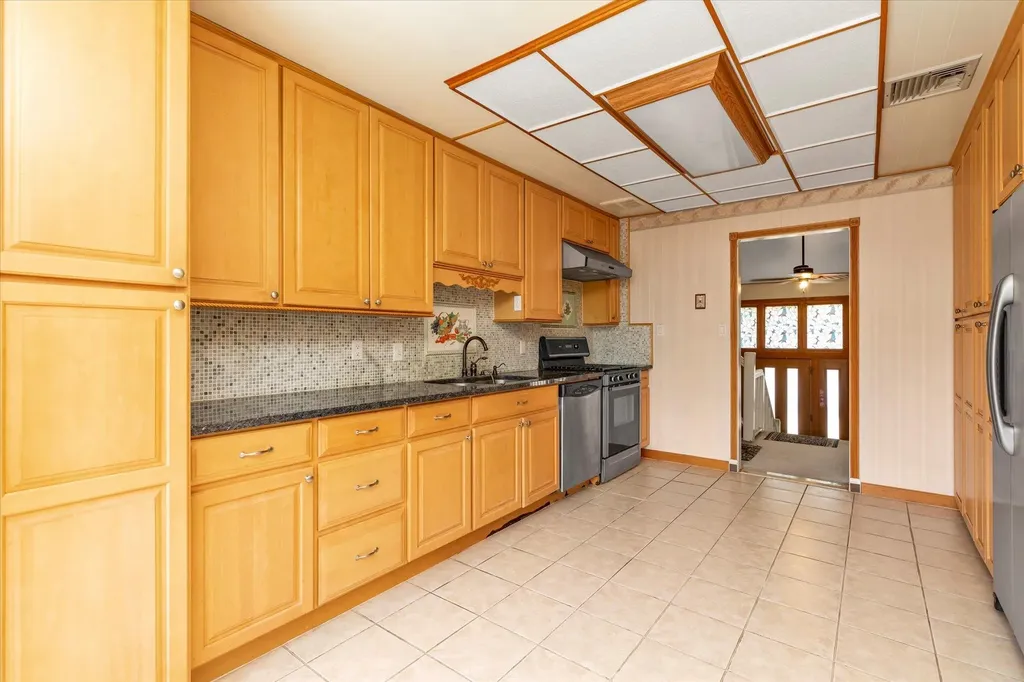 541 Woodbury Road Plainview NY 11803
