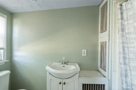 227 N Railroad Avenue Babylon NY 11702