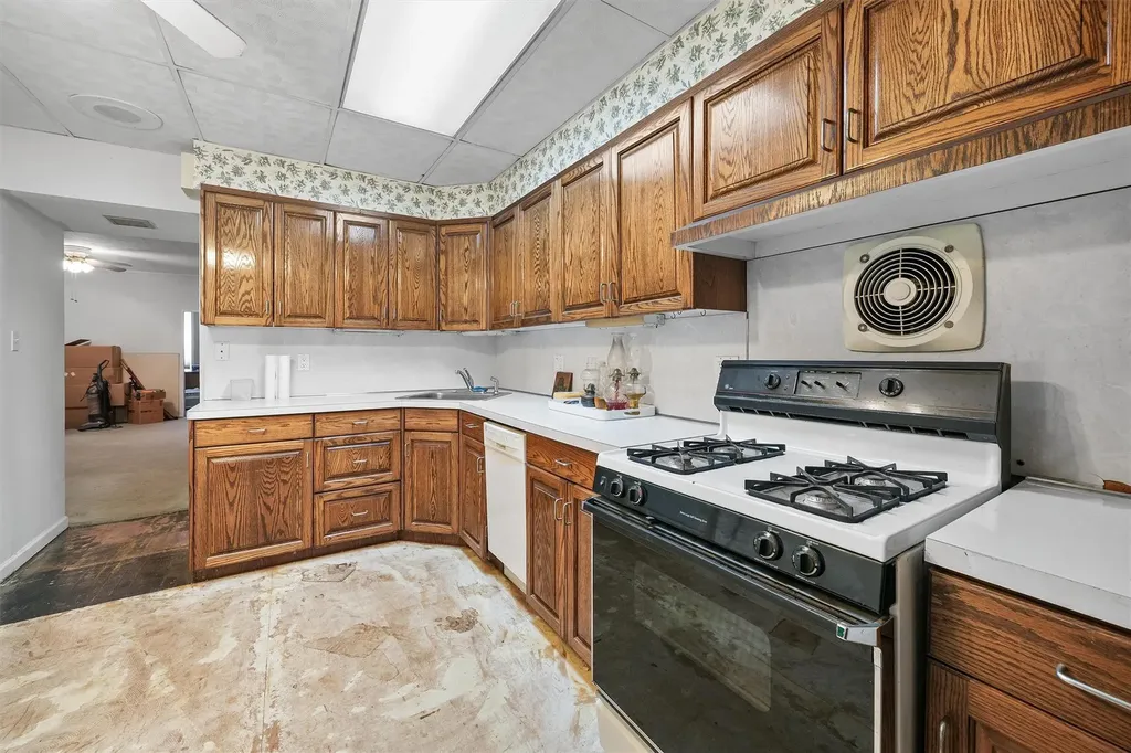 2039 Colonial Avenue Bronx NY 10461