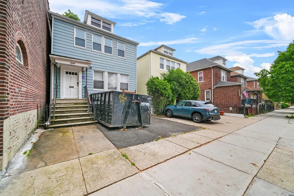2039 Colonial Avenue Bronx NY 10461