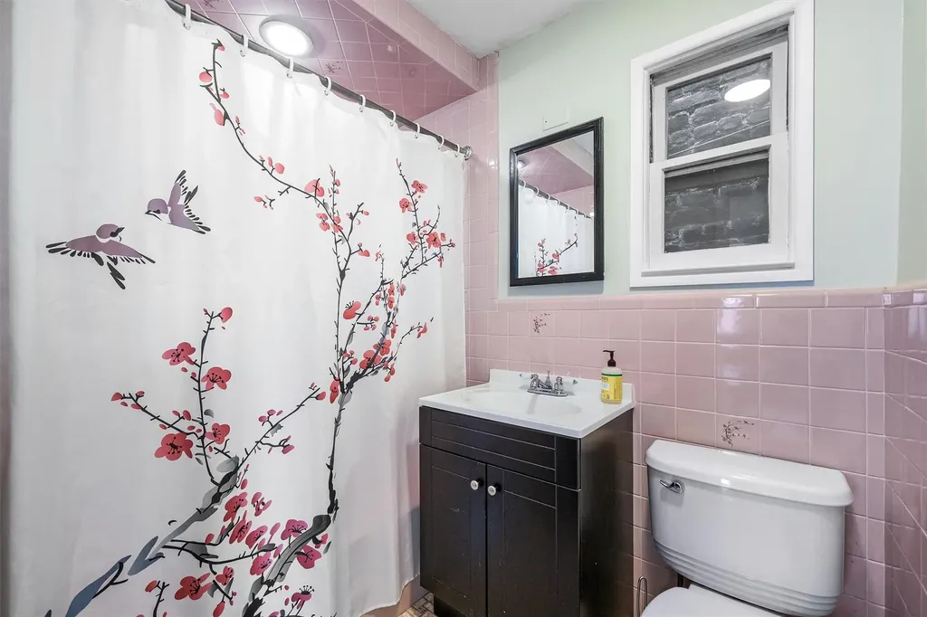 2039 Colonial Avenue Bronx NY 10461