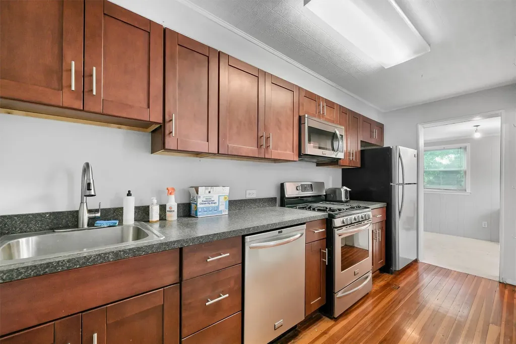 2039 Colonial Avenue Bronx NY 10461